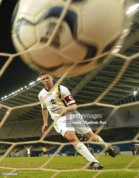 Fusball: UEFA Pokal 04/05, Athen; AEK Athen - Alemannia Aachen; Tor zum 0:1 durch Erik MEIJER / Aachen 15.12.04.