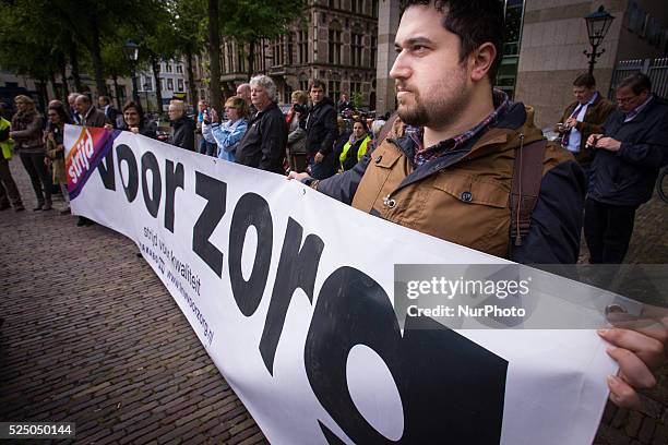 On Wednesday 20th May 2015 in Den Haag, The Netherlands, caretakers handed over a report on the failings of the new health care act which has been in...