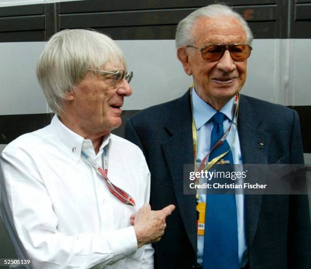 Motorsport / Formel 1: GP von Spanien 2004, Barcelona; IOC - Ehrenpraesident Juan Antonio SAMARANCH und Bernie ECCLESTONE bei einem Treffen im...