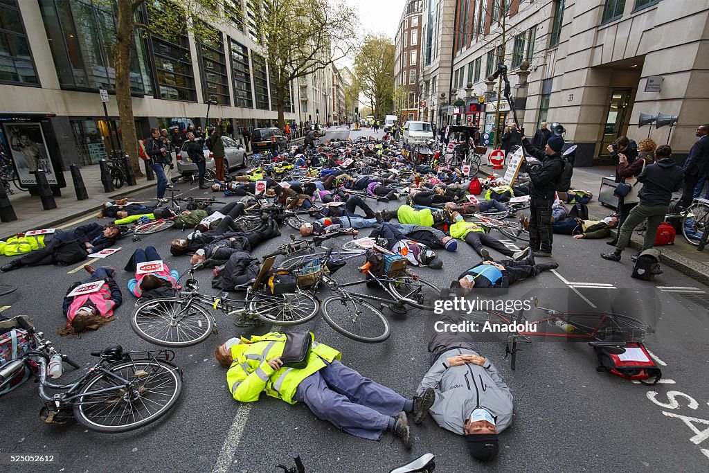 Anti-pollution protest in London