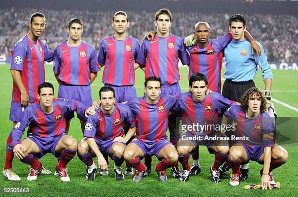 Fussball: Champions League 04/05, Barcelona; FC Barcelona - Celtic Glasgow 1:1; Teamfoto FC Barcelona; hinten v.l.: RONALDINHO, SYLVINHO, Rafael...