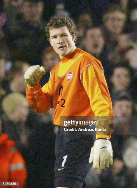 Fussball: Champions League 03/04, London; Arsenal London - Celta de Vigo; Torwart Jens LEHMANN / Arsenal ballt die Faust nach dem 1:0...