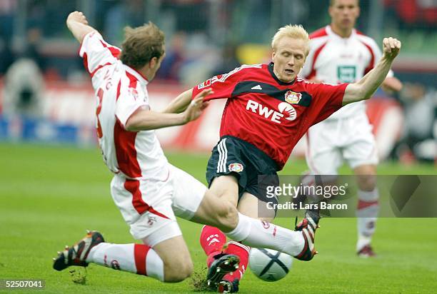 Fussball: 1. Bundesliga 03/04, Leverkusen; Bayer 04 Leverkusen - 1. FC Koeln; Alexander VOIGT / Koeln, Karsten RAMELOW / Bayer 08.05.04.