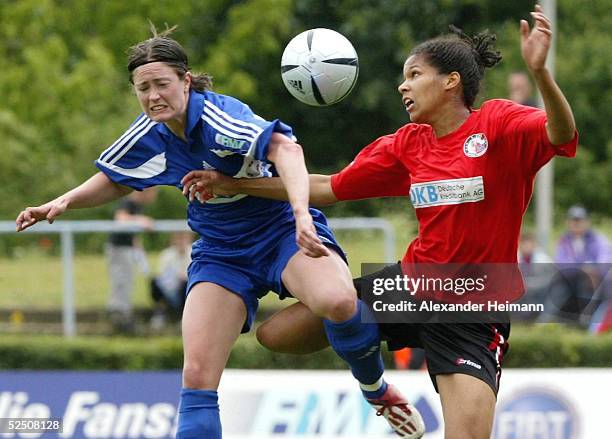 Fussball / Frauen: 1. Bundesliga 03/04, Frankfurt; 1. FFC Frankfurt - 1. FFC Turbine Potsdam; Renate LINGOR FFC, Navina OMILADE Potsdam 13.06.04.