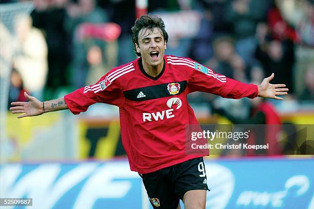 Fussball: 1. Bundesliga 03/04, Leverkusen; Bayer 04 Leverkusen - Hertha BSC Berlin; 4:1 durch Dimitar BERBATOV / Leverkusen 27.03.04.