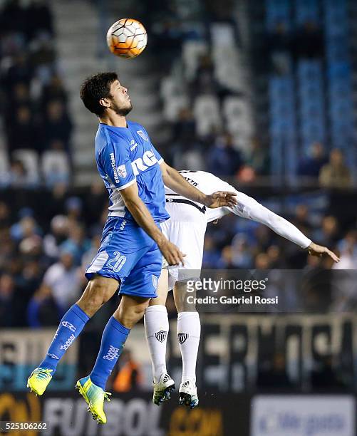 Sergio Vittor of Racing Club heads the ball during a first leg match between Racing Club and Atletico Mineiro as part of round of 16 of Copa...