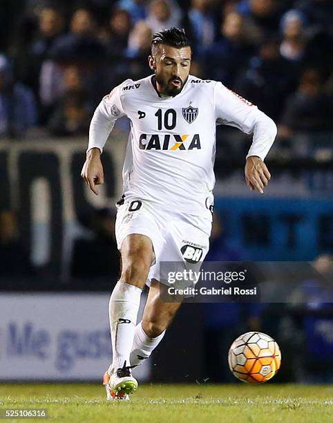 Jesus Datolo of Atletico Mineiro drives the ball during a first leg match between Racing Club and Atletico Mineiro as part of round of 16 of Copa...