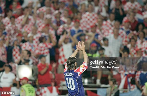 Fussball: Euro 2004 in Portugal, Vorrunde / Gruppe B / Spiel 20, Lissabon; Kroatien 4; Niko KOVAC verabschiedet sich von den Fans 21.06.04.