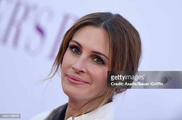 Actress Julia Roberts arrives at the Open Roads World Premiere Of 'Mother's Day' at TCL Chinese Theatre IMAX on April 13, 2016 in Hollywood,...