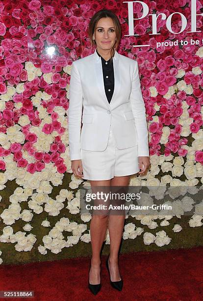 Actress Julia Roberts arrives at the Open Roads World Premiere Of 'Mother's Day' at TCL Chinese Theatre IMAX on April 13, 2016 in Hollywood,...