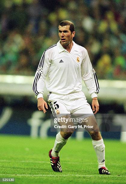 Zinedine Zidane of Real Madrid in action during the UEFA Champions League quarter-final second leg match between Real Madrid and Bayern Munich played...