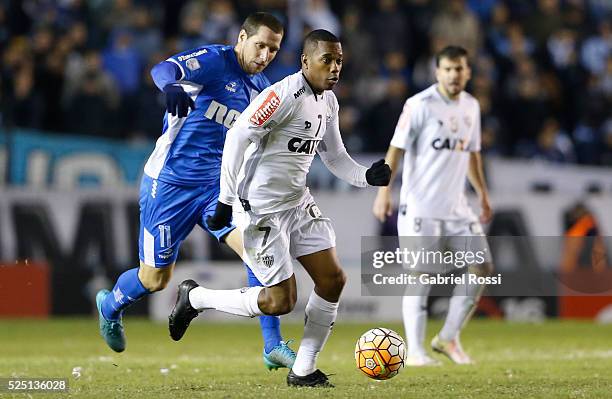 Robinho of Atletico Mineiro fights for the ball with Luciano Aued of Racing Club during a first leg match between Racing Club and Atletico Mineiro as...