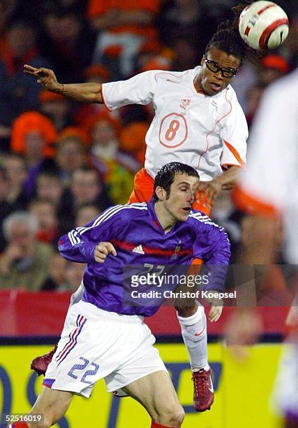 Fussball: Laenderspiel 2004, Rotterdam; Niederlande 0; Edgar DAVIDS / NED, Johan MICOUD / FRA 31.03.04.