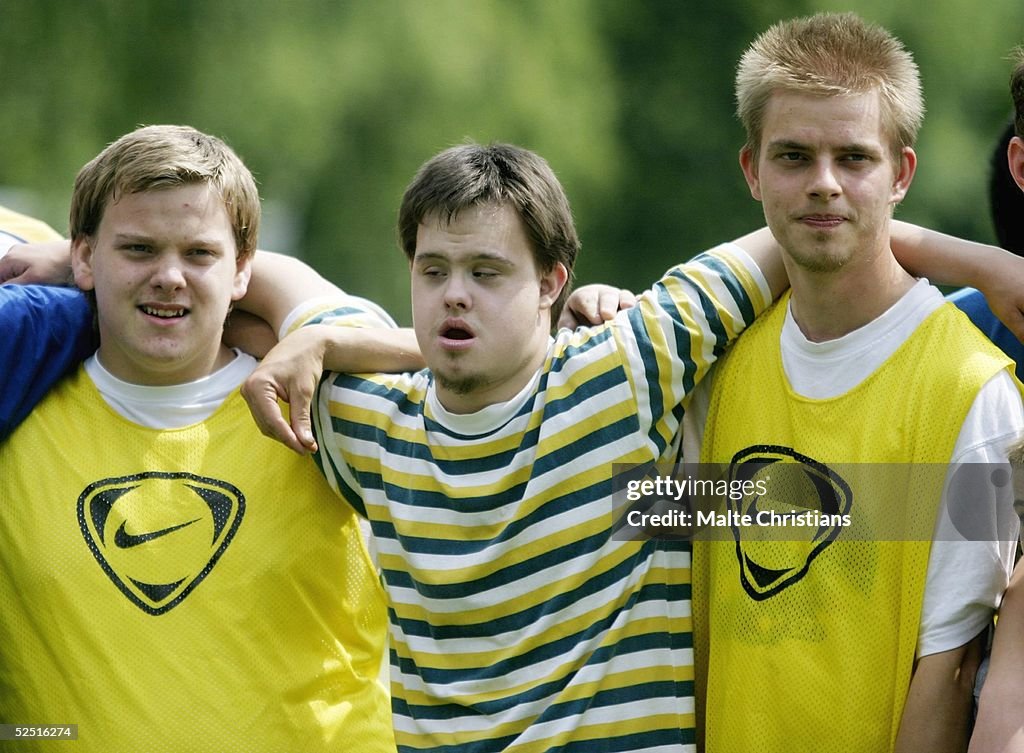 Fussball: Jugendtrainer HSV und Special Olympics