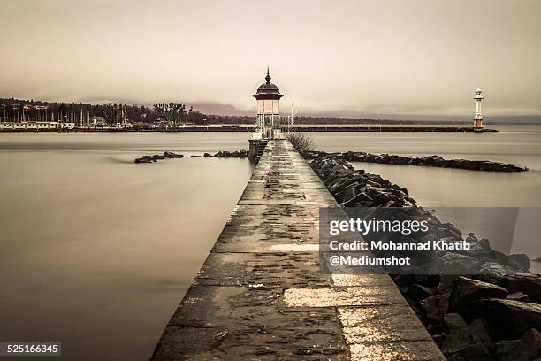 jetée du sud lighthouse - geneva, switzerland - jetée fotografías e imágenes de stock