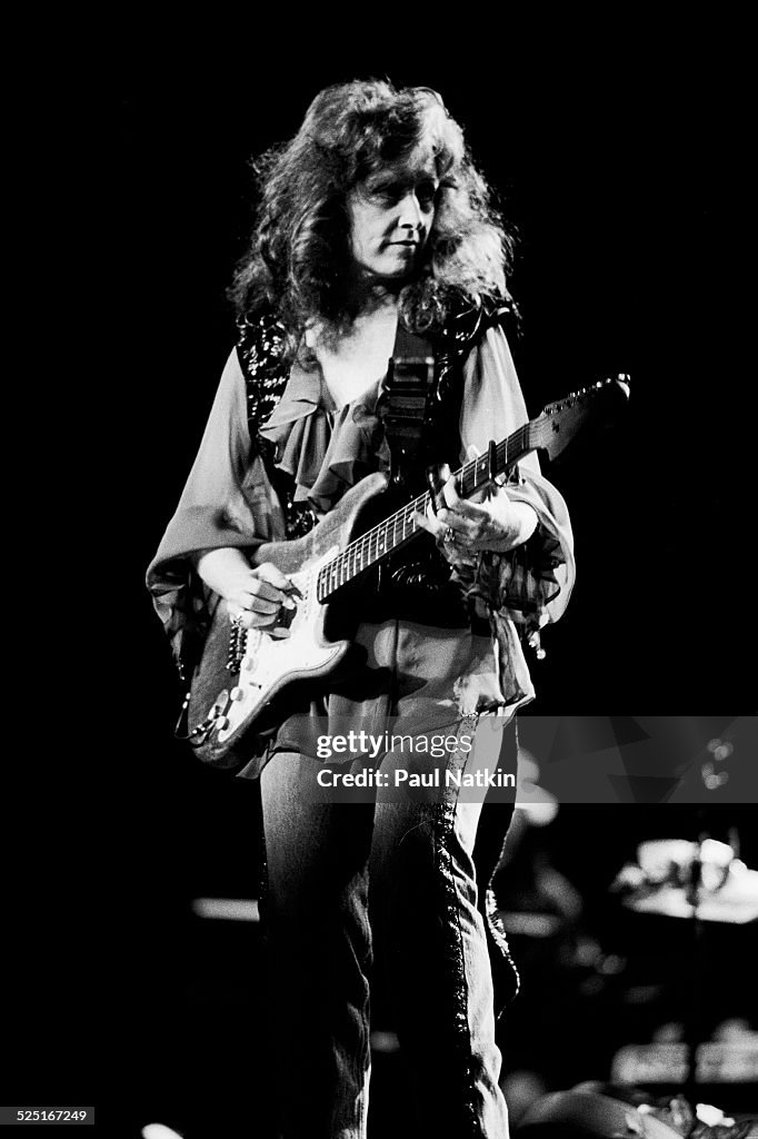 Bonnie Raitt On Stage
