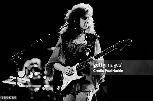 Musician Bonnie Raitt performs onstage at the Verizon Center, Indianapolis, Indiana, August 1, 1991.