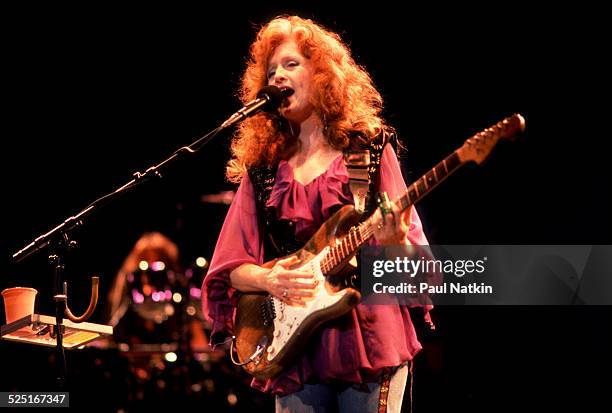 Musician Bonnie Raitt performs onstage at the Verizon Center, Indianapolis, Indiana, August 1, 1991.