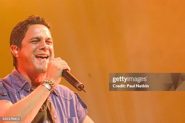 Musician Alejandro Sanz performs in the Rosemont Theater, Rosemont, Illinois, May 4, 2004.