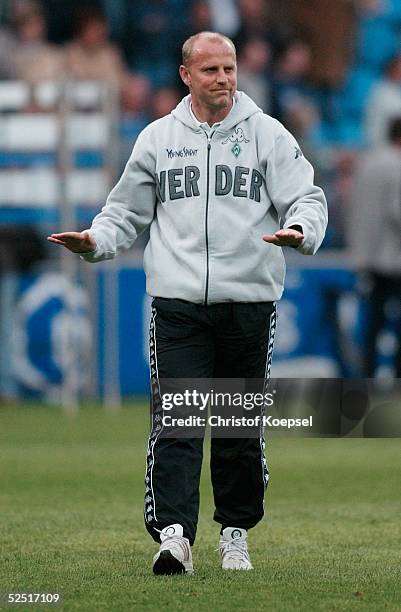 Fussball: 1. Bundesliga 03/04, Bochum; VfL Bochum - SV Werder Bremen 0:0; Trainer Thomas SCHAAF / Bremen daempft noch die Erwartungen der Fans schon...