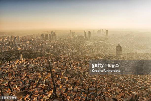 luftbild des sunset momente auf modernen istanbul - istanbul stock-fotos und bilder