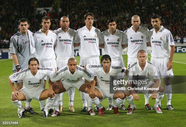 Fussball: Champions League 04/05, Leverkusen; Bayer 04 Leverkusen - Real Madrid 3:0; Mannschaft Real Madrid; Hintere Reihe von links: Iker CASILLAS,...