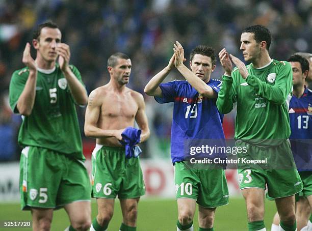 Fussball: WM Qualifikation 2004, St. Denis; Frankreich 0; Andrew O'BRIEN, Robbie KEANE und John O'SHEA / IRL 09.10.04.