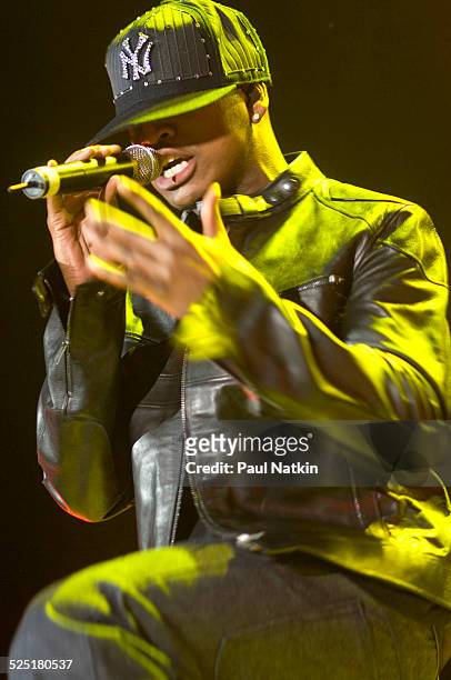 Musician Ne-Yo performs at the Charter One Pavilion, Chicago, Illinois, September 17, 2006.