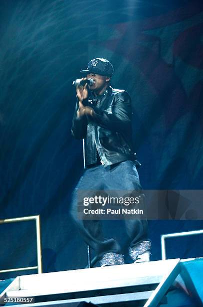 Musician Ne-Yo performs at the Charter One Pavilion, Chicago, Illinois, September 17, 2006.