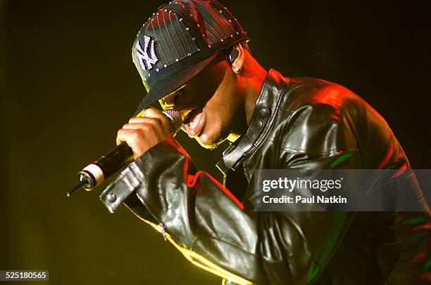 Musician Ne-Yo performs at the Charter One Pavilion, Chicago, Illinois, September 17, 2006.