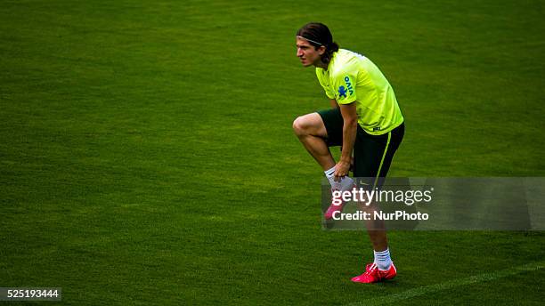 Players are warming this morning during preparation for the Copa America, which will be played in Chile from June 11. The Brazil debut on the 14th,...