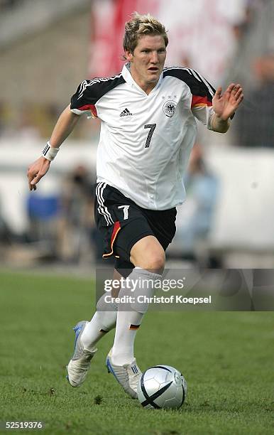 Fussball: Laenderspiel 2004, Kaiserslautern; Deutschland 2; Bastian SCHWEINSTEIGER / GER 06.06.04.