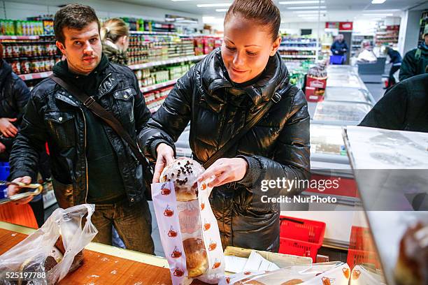 The last Thursday before Lent is Fat Thursday, Tlusty Czwartek in Poland. In the Polish shop in The Hague Polish pastries called paczki are sold as...