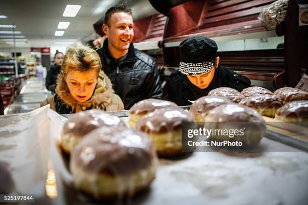 The last Thursday before Lent is Fat Thursday, Tlusty Czwartek in Poland. In the Polish shop in The Hague Polish pastries called paczki are sold as...