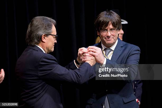 Barcelona, Catalonia, Spain. January 12, 2016. New Catalan President Carles Puigdemont and outgoing Catalan President Artur Mas hold hands during...