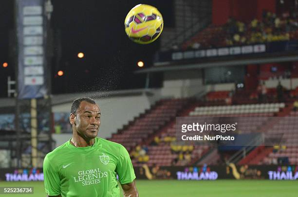 Cafu warm up before the Global Legends Series opening match at SCG stadium in Nonthaburi, Thailand on December 5, 2014.