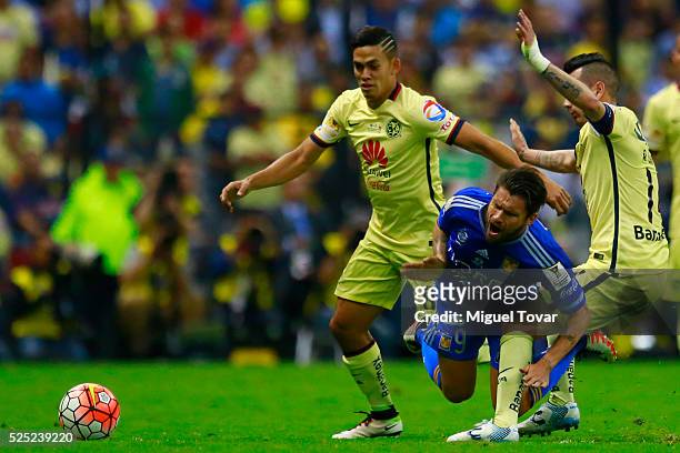 Rubens Sambueza and Andres Andrade of of America fight for the ball with Rafael Sobis of Tigres during the Final second leg match between America and...
