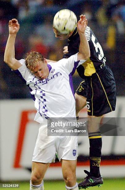 Fussball: 2. Bundesliga 03/04, Aachen; Alemannia Aachen - VfL Osnabrueck; Marcel SCHIED / Osnabrueck, Dennis BRINKMANN / Aachen 30.04.04.