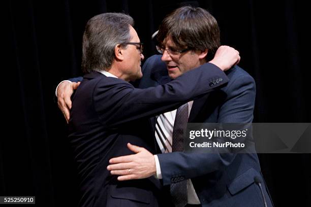 Barcelona, Catalonia, Spain. January 12, 2016. New Catalan President Carles Puigdemont with outgoing Catalan President Artur Mas during Puigdemont's...