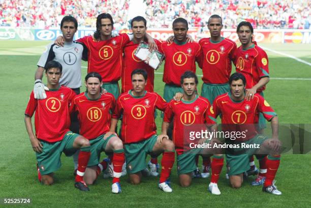 Fussball: Euro 2004 in Portugal, Vorrunde / Gruppe A / Spiel 1, Porto; Portugal 2; Team Portugal; v.l.n.r. Stehend: Torwart RICARDO, Fernando COUTO,...