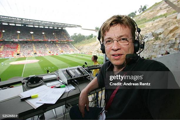 Fussball: Euro 2004 in Portugal, Vorrunde / Gruppe C / Spiel 13, Braga; Bulgarien 2; ZDF Fernsehen Kommentator Bela RETHY 18.06.04.