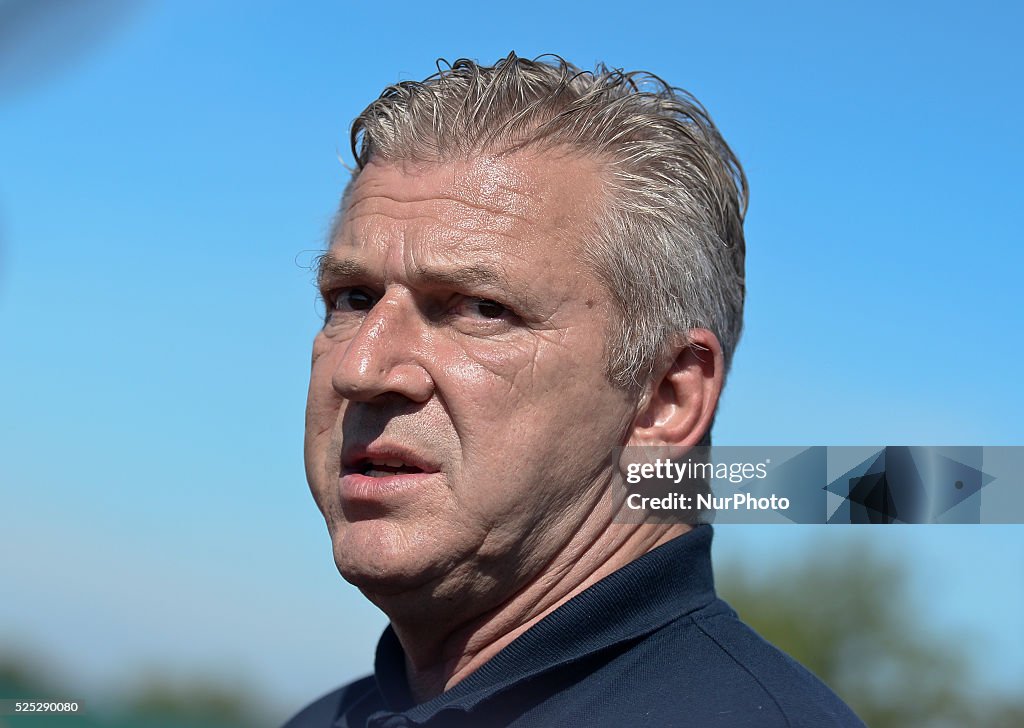 Migrants start to arrive at the border crossing point in Babska