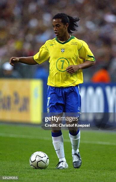 Fussball: Laenderspiel 2004, St. Denis; Frankreich 0; RONALDINHO / BRA 20.05.04.