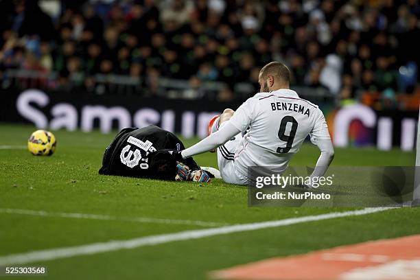 Real Madrid's French forward Karim Benzema and Sevilla FCs Portuguese goalkeeper player Alberto Bastos &quot;Beto&quot; during the Spanish League...