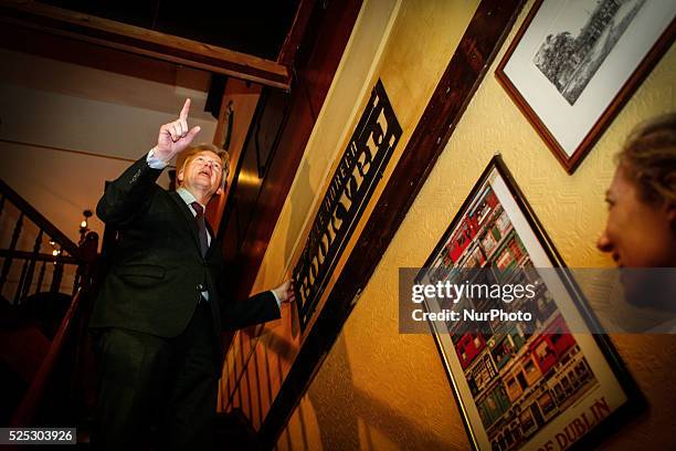 State Secretary Martin van Rijn kicks off the smoke free pub campaign in O'Caseys pub in The Hague on Thursday.