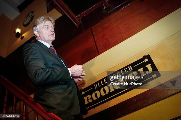 State Secretary Martin van Rijn kicks off the smoke free pub campaign in O'Caseys pub in The Hague on Thursday.