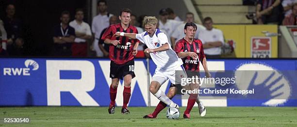 Fussball: Champions League 04/05 Qualifikation, Leverkusen; Bayer 04 Leverkusen - Banik Ostrau 5:0; Paul FREIER und Bernd SCHNEIDER - rechts - /...