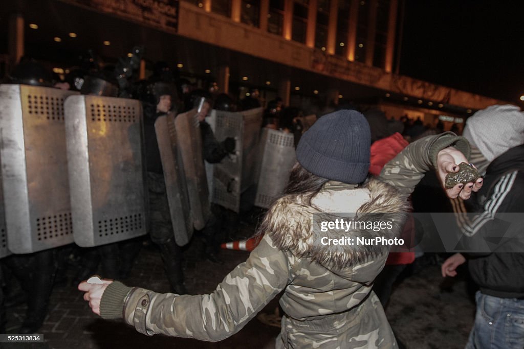 Football fans nearly disrupt Ani Lorak's concert in Kiev