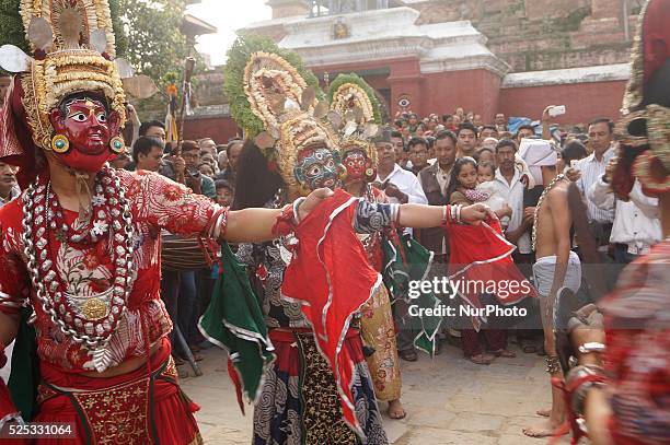 Hanuman Ritual Mask 112 Hanuman Mask Stock Photos, High-Res Pictures, and Images - Getty Images