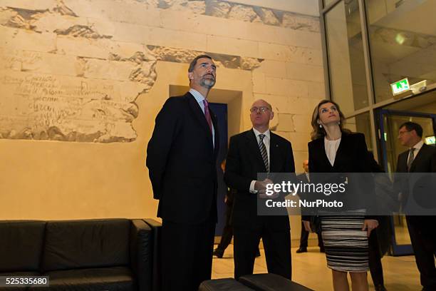 King Philip VI. And Queen Letizia of Spain and the President of the German Bundestag, Prof. Dr. Norbert Lammert visiting the grafitis at the...